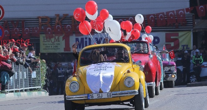 29 Ekim kutlamalarına klasik otomobiller damgası