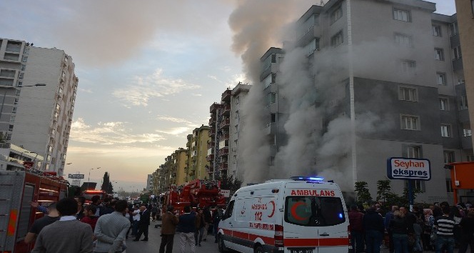 Bursa’da mobilya mağazası küle döndü