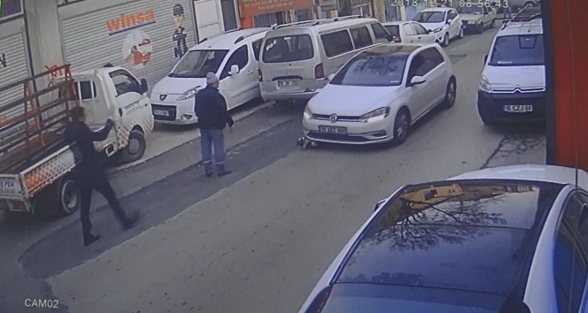 (Özel) Köpeği ezdi, arkasına bakmadan kaçtı… O anlar kameraya yansıdı