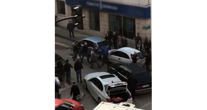 Copların konuştuğu yol verme kavgasında çok sayıda kişi gözaltına alındı