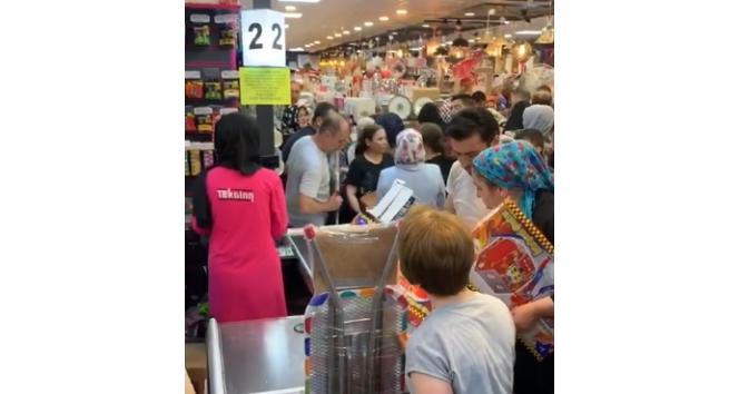 20 bin kişi o mağazaya akın etti