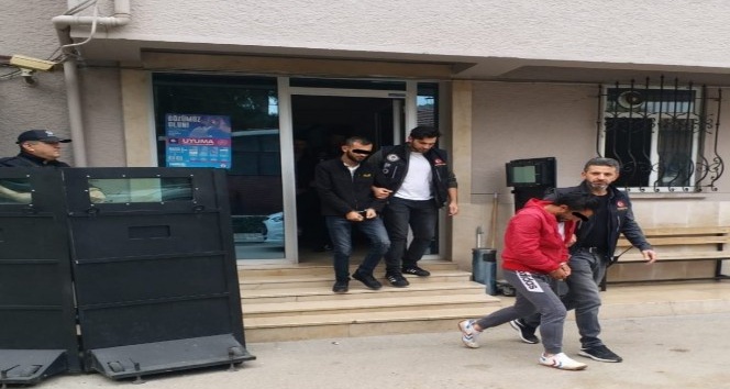 Uyuşturucu satıcıları kıskıvrak yakalandı