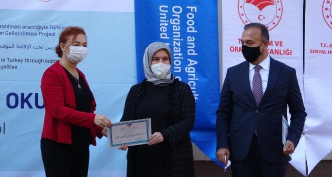 Bursa’da Uygulamalı Çiftçi Okulu ilk sertifikalarını verdi.